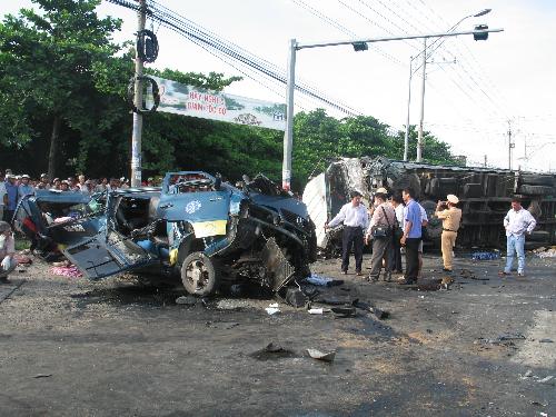 TNGT nghiêm trọng trên Quốc lộ 1A, 6 người chết, 5 bị thương ảnh 2